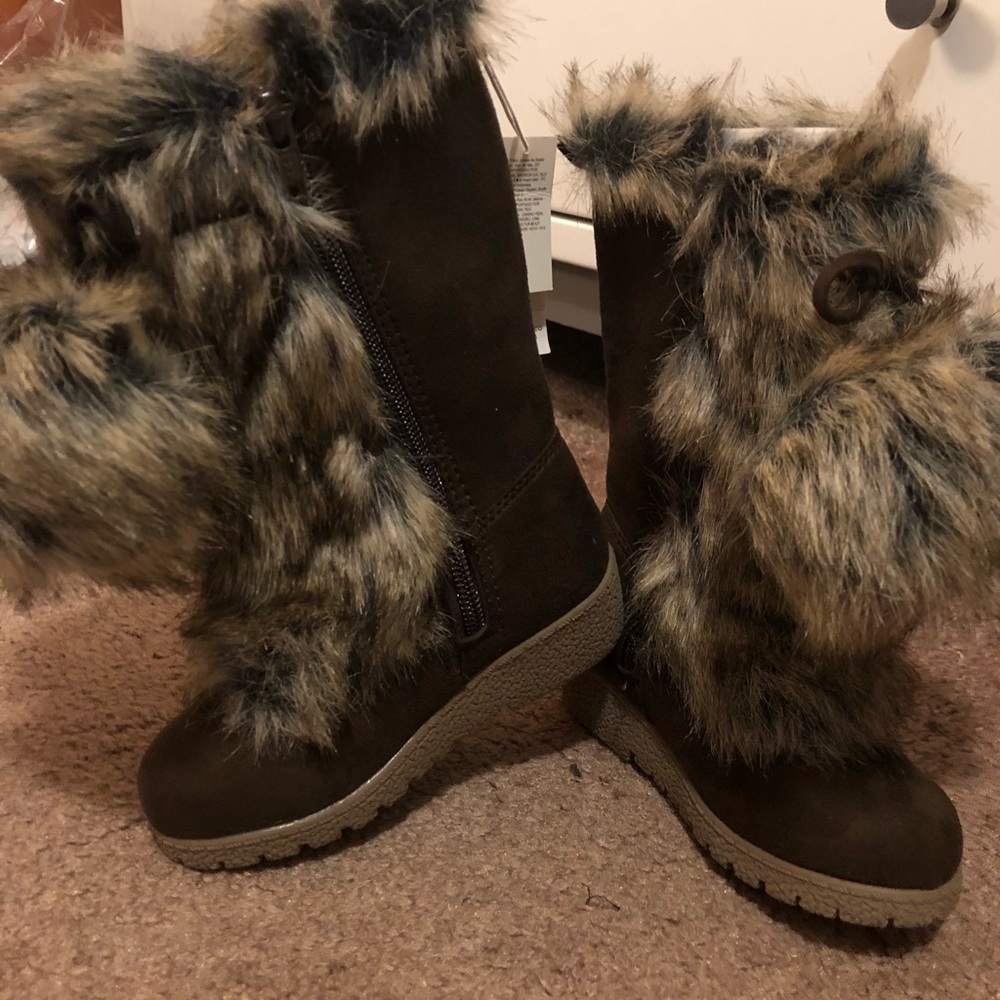Old Navy Faux Fur Wedge Boot
